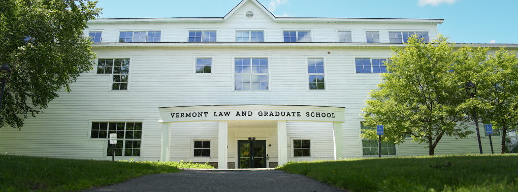 Expansive image of Oakes Hall on Vermont Law and Graduate School's campus